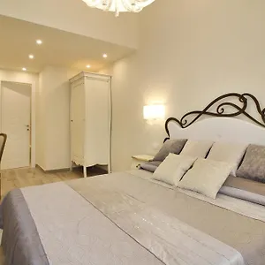 In Chic - No Ztl - Free Parking - Old At 10min By Walk Guest house Lucca